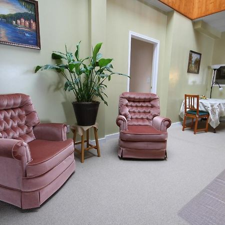 Villa Maria Country Inn Acheson 외부 사진