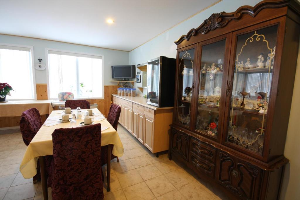 Villa Maria Country Inn Acheson 외부 사진