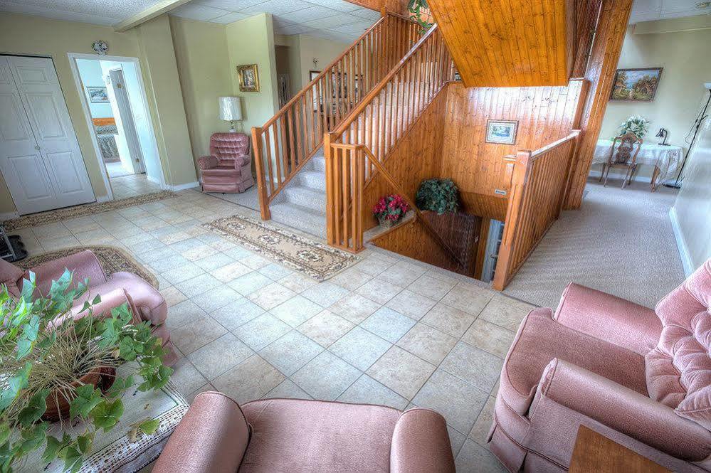 Villa Maria Country Inn Acheson 외부 사진